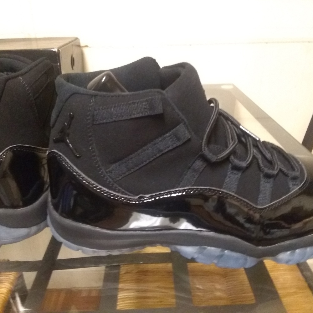 Air Jordan 11 Cap and Gown men's size 12
